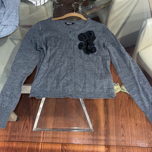Dkny gray  sweater  with black sequins flowers medium - Picture 1 of 3